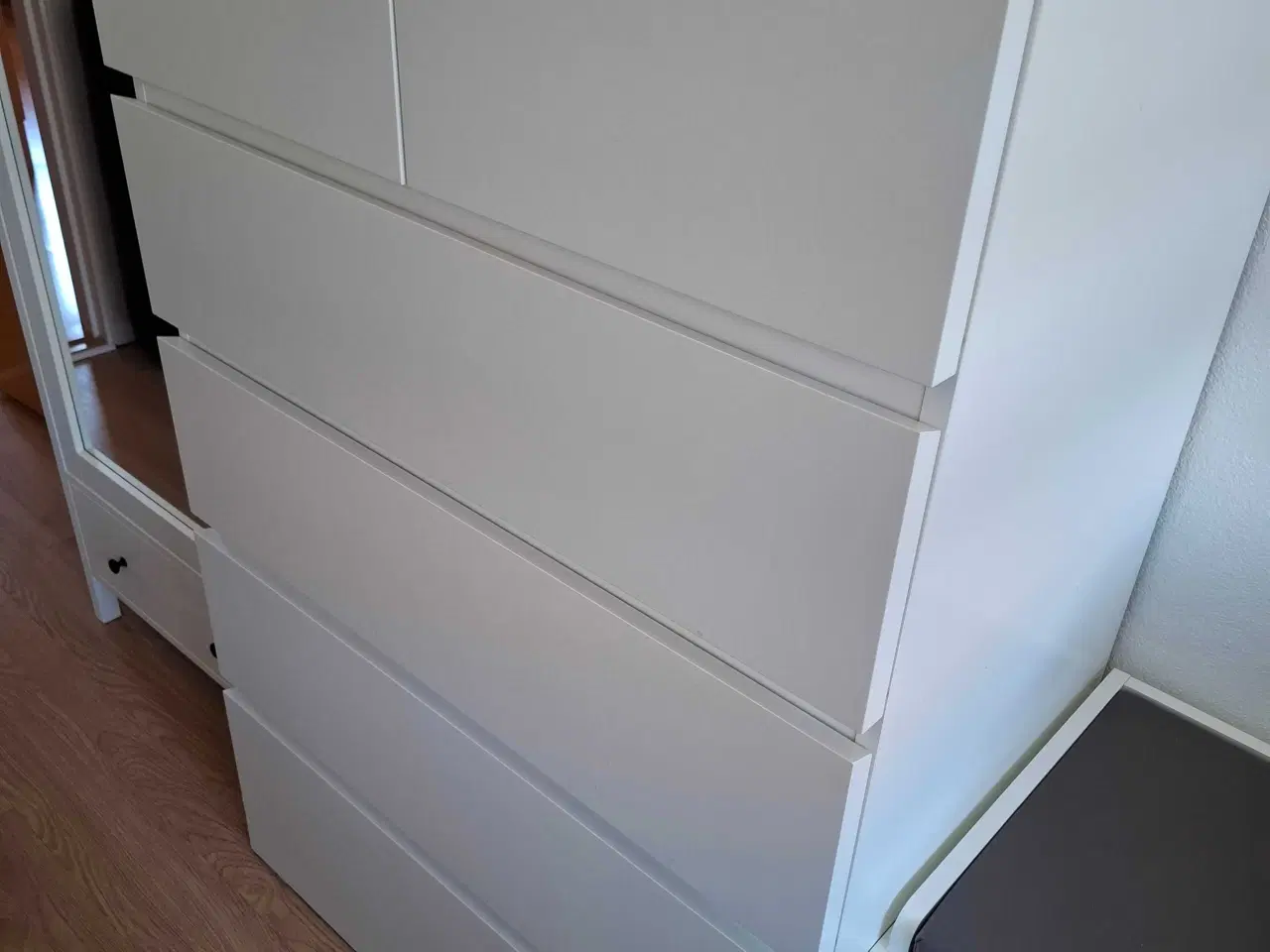 Billede 1 - Kommode i hvid m. 6 skuffer