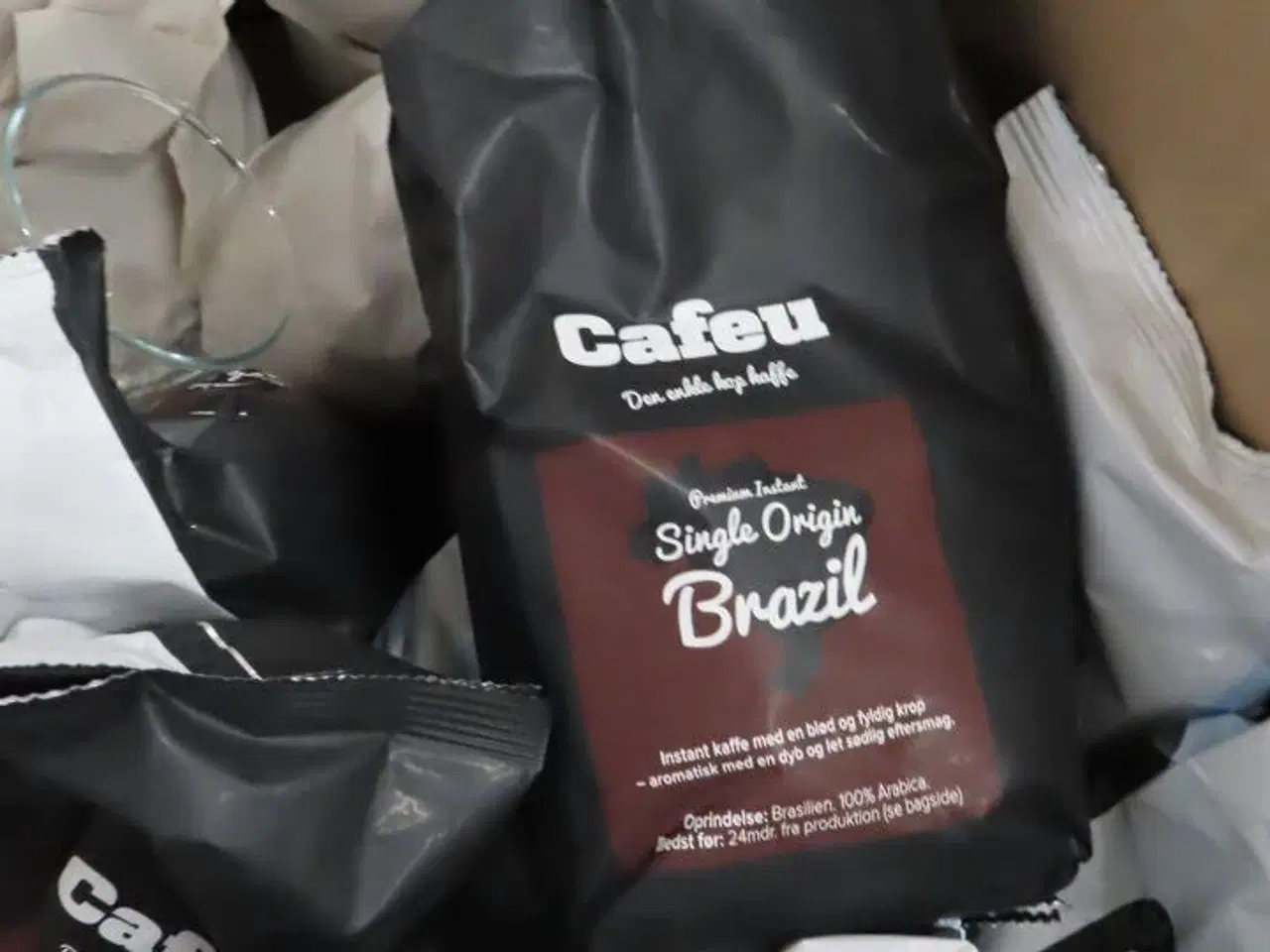 Billede 14 - Indhold af te-køkken samt diverse brugskunst