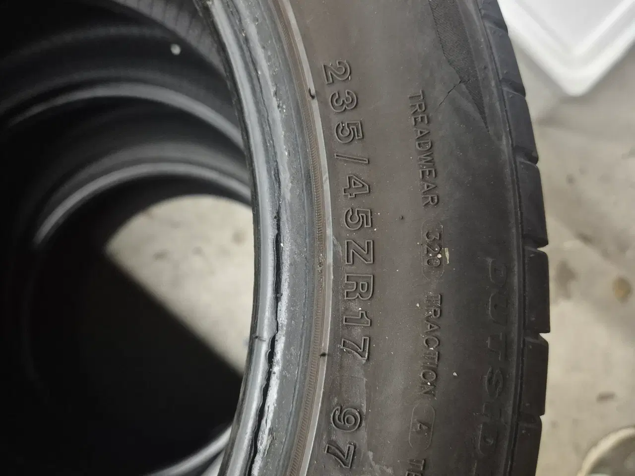 Billede 4 - 235/45-17 sommerdæk