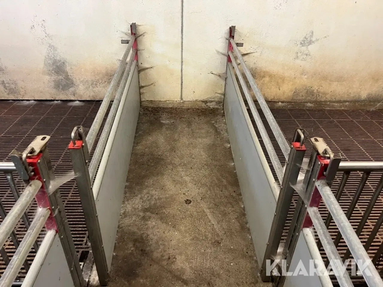 Billede 10 - Grisestier i rustfrit stål med inventar Skiold 12 styk