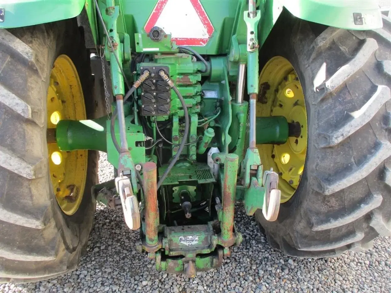 Billede 12 - John Deere 8300 Pæn regulær traktor med rigtig gode dæk på.