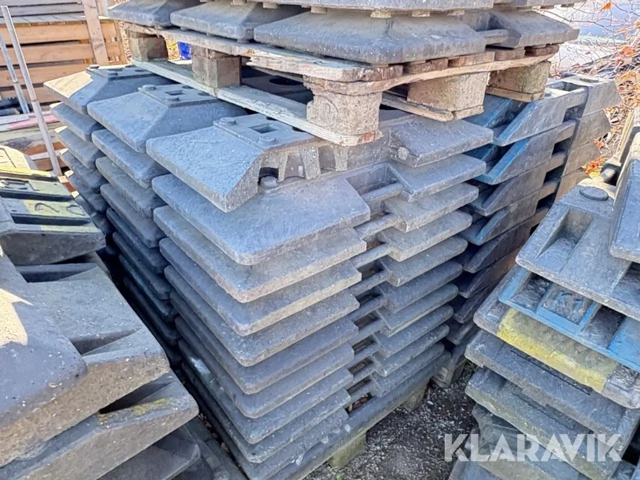 Billede 11 - Skiltefødder Nissen K1 og Klemfix 120 styk assorteret