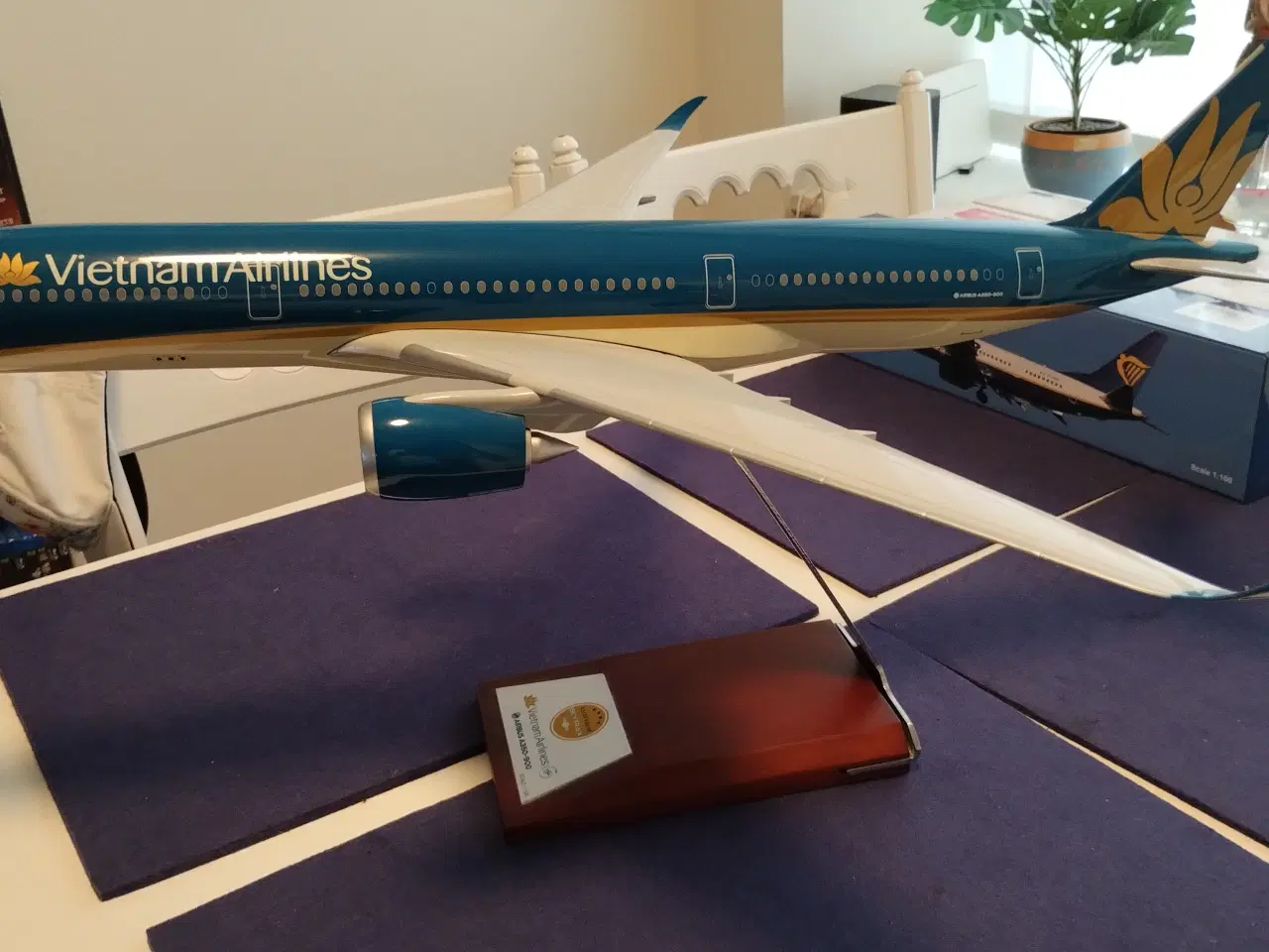 Billede 4 - Modelfly Vietnam a350-9. Skala 1:100