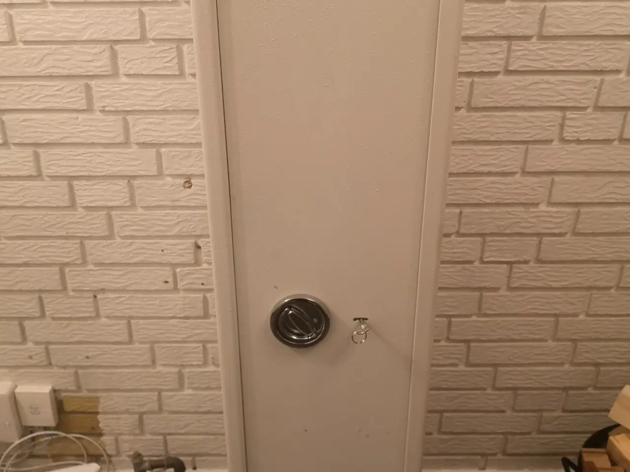 Billede 5 - Våbenskab 