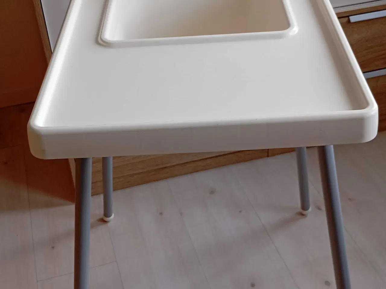 Billede 2 - Barnestol. Højstol med bordplade