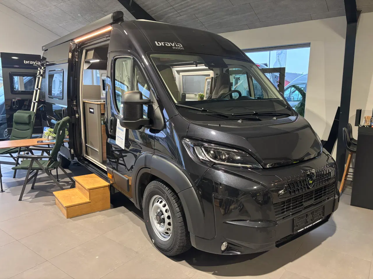 Billede 1 - Bravia 636 med aut. gear og 180 Hk.