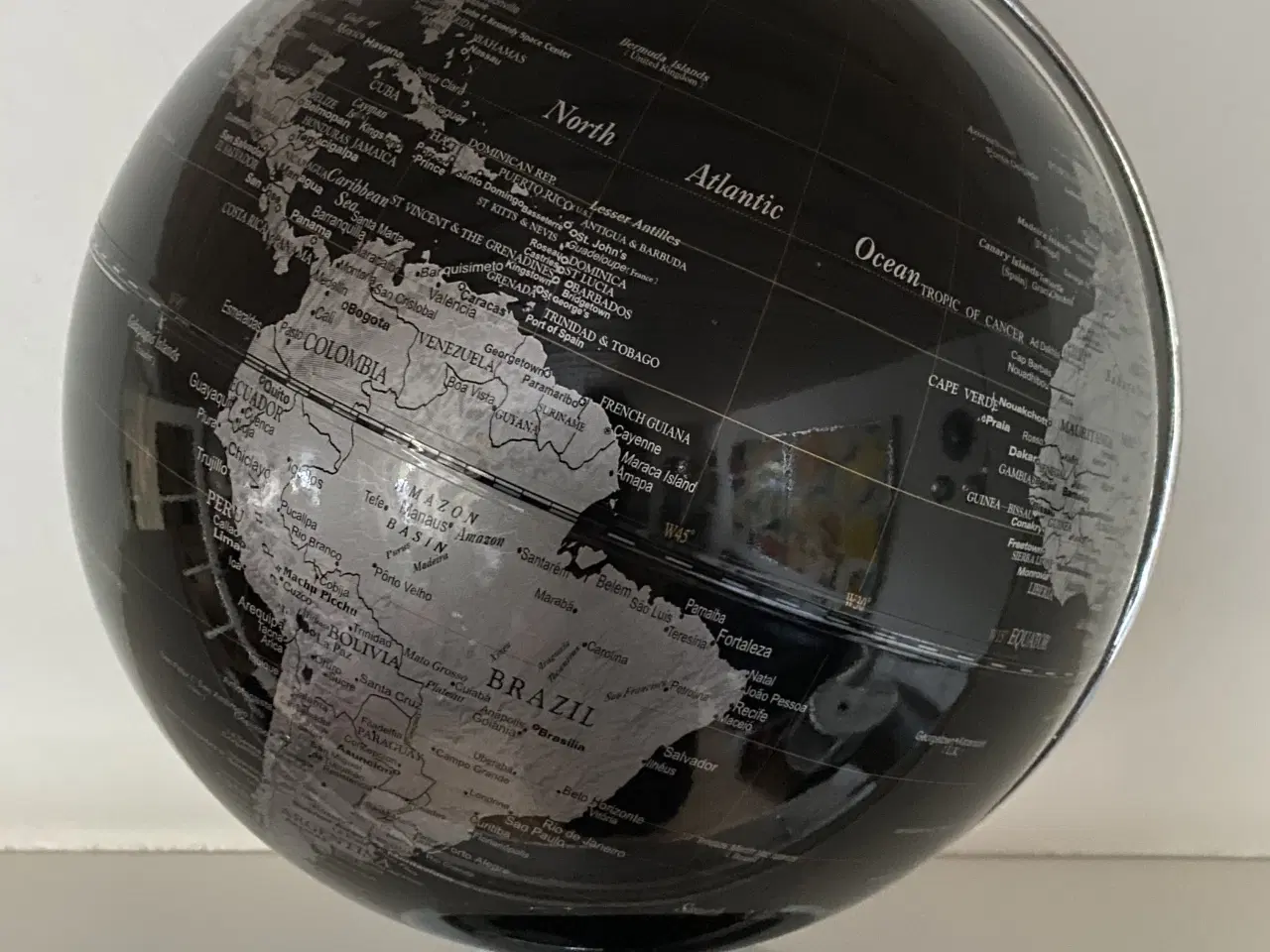 Billede 1 - Globus i sort og sølv