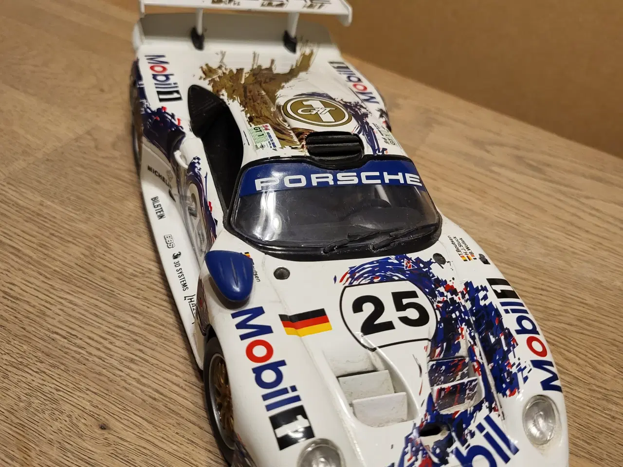 Billede 4 - Modelbil, Porsche 911 GT1 Le Mans 1996, skala 1/18