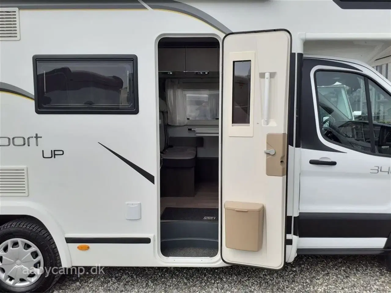 Billede 5 - 2020 - Benimar Sport 340 UP   Solceller. Batteri. Markise. Cykelstativ. 5 Selepladser. Aircondition i Bo-del.