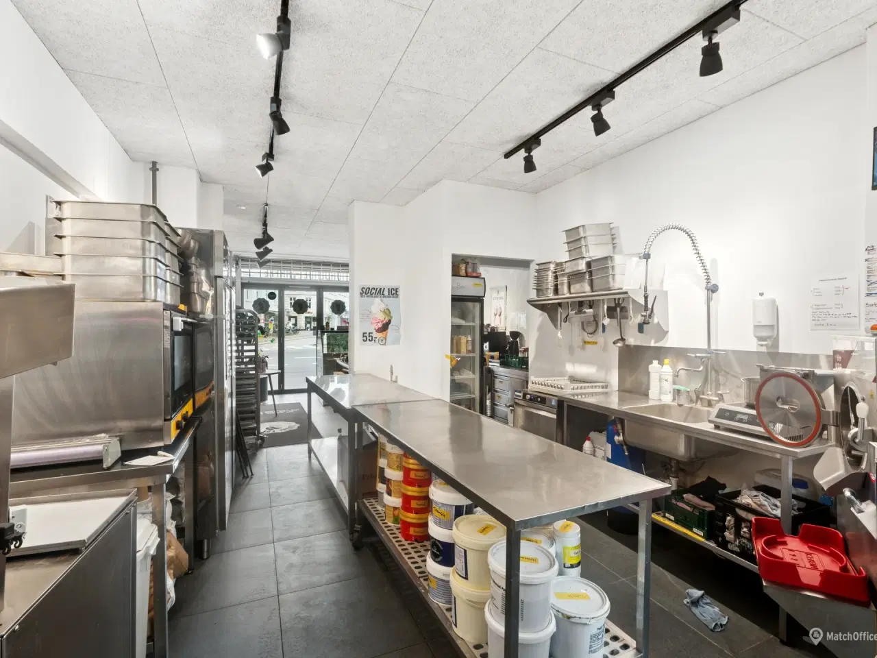 Billede 3 - I hjertet af Nørrebro og midt på Sankt Hans Torv udbydes charmerende butikslejemål