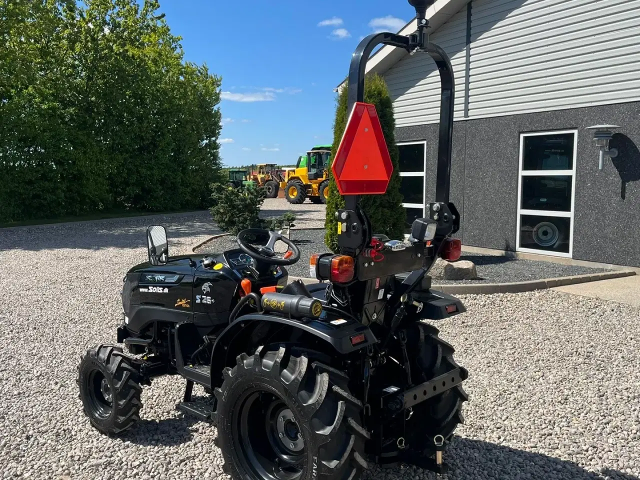 Billede 3 - Solis S26 Limited Edition i sort 6+2 Gearmaskine med Servostyring og brede traktorhjul