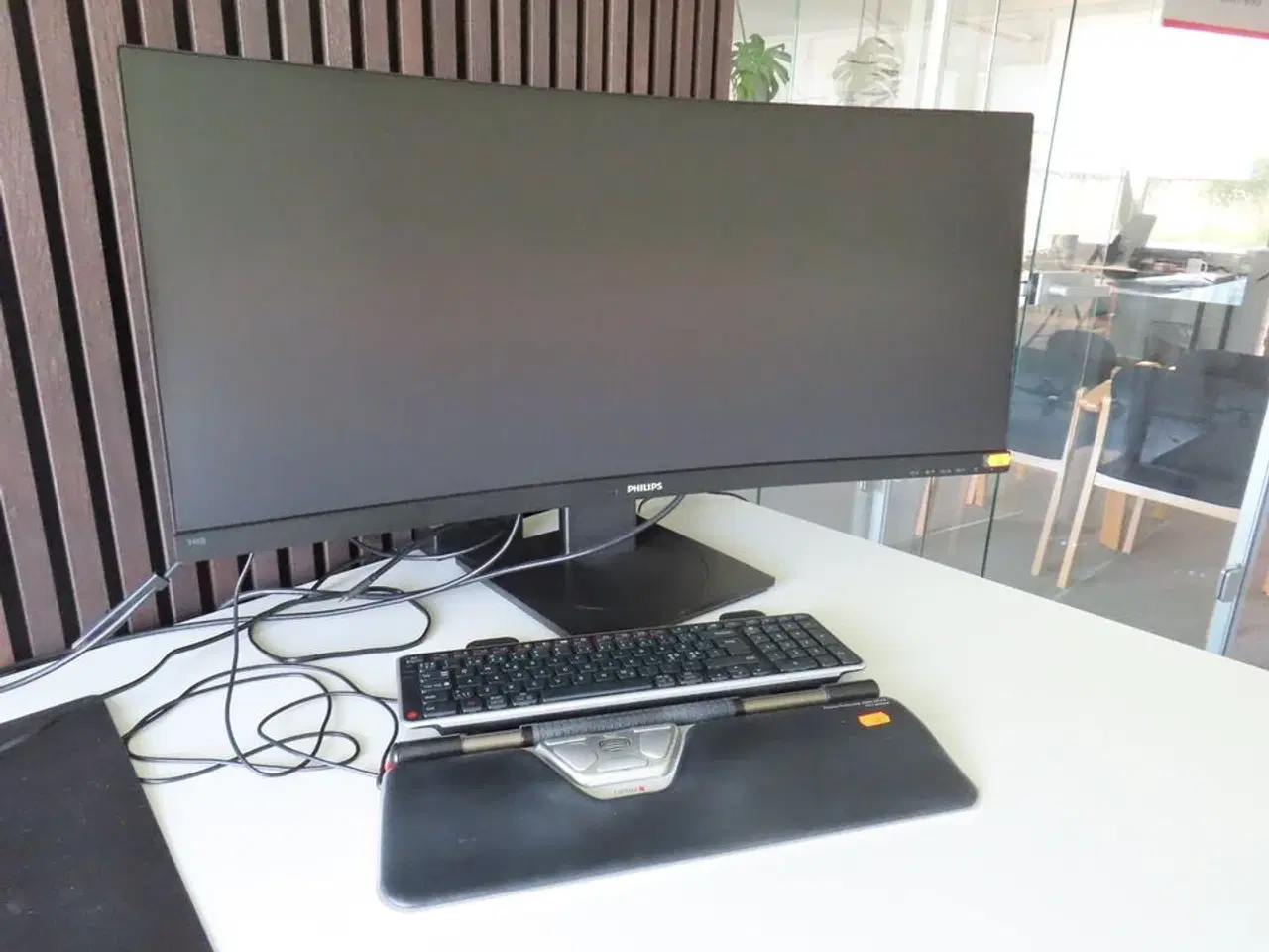 Billede 2 - 34" curvet monitor, PHILIPS 346B1C, tastatur og rullemus