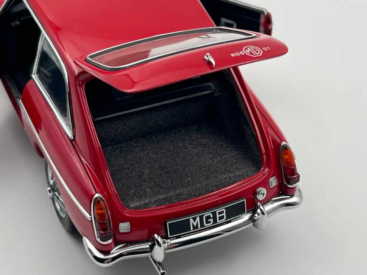 Billede 5 - 1969 MGB GT Coupe Mk2 - AUTOart - 1:18