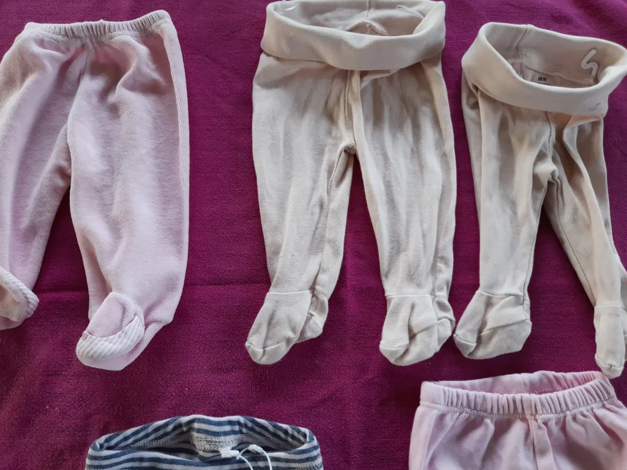 Billede 2 - 5 par bukser med fødder, 1 par ubrugt JOHA