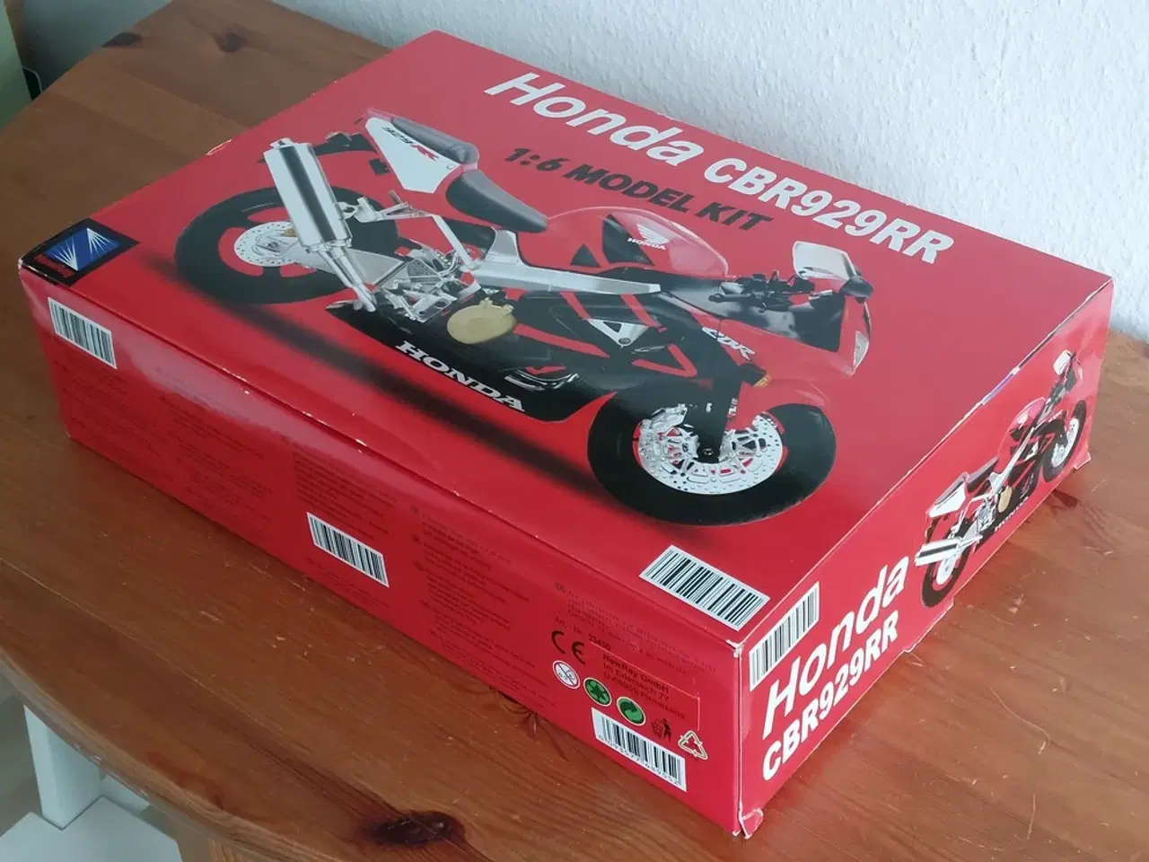 Billede 2 - Honda CBR929RR  1:6 Modelkit.
