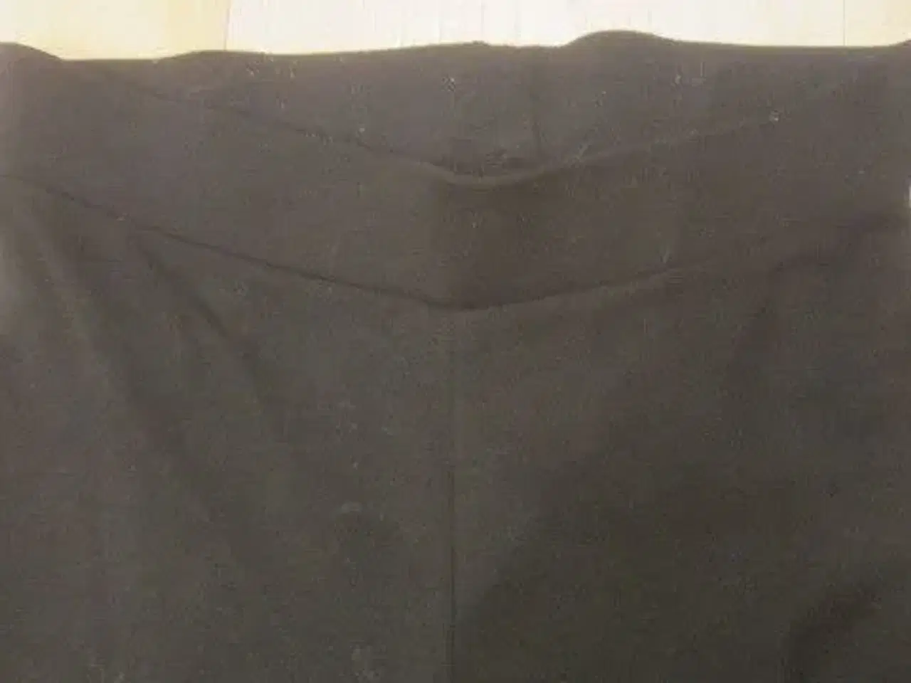 Billede 3 - Str. XS, sorte bukser m. svaj