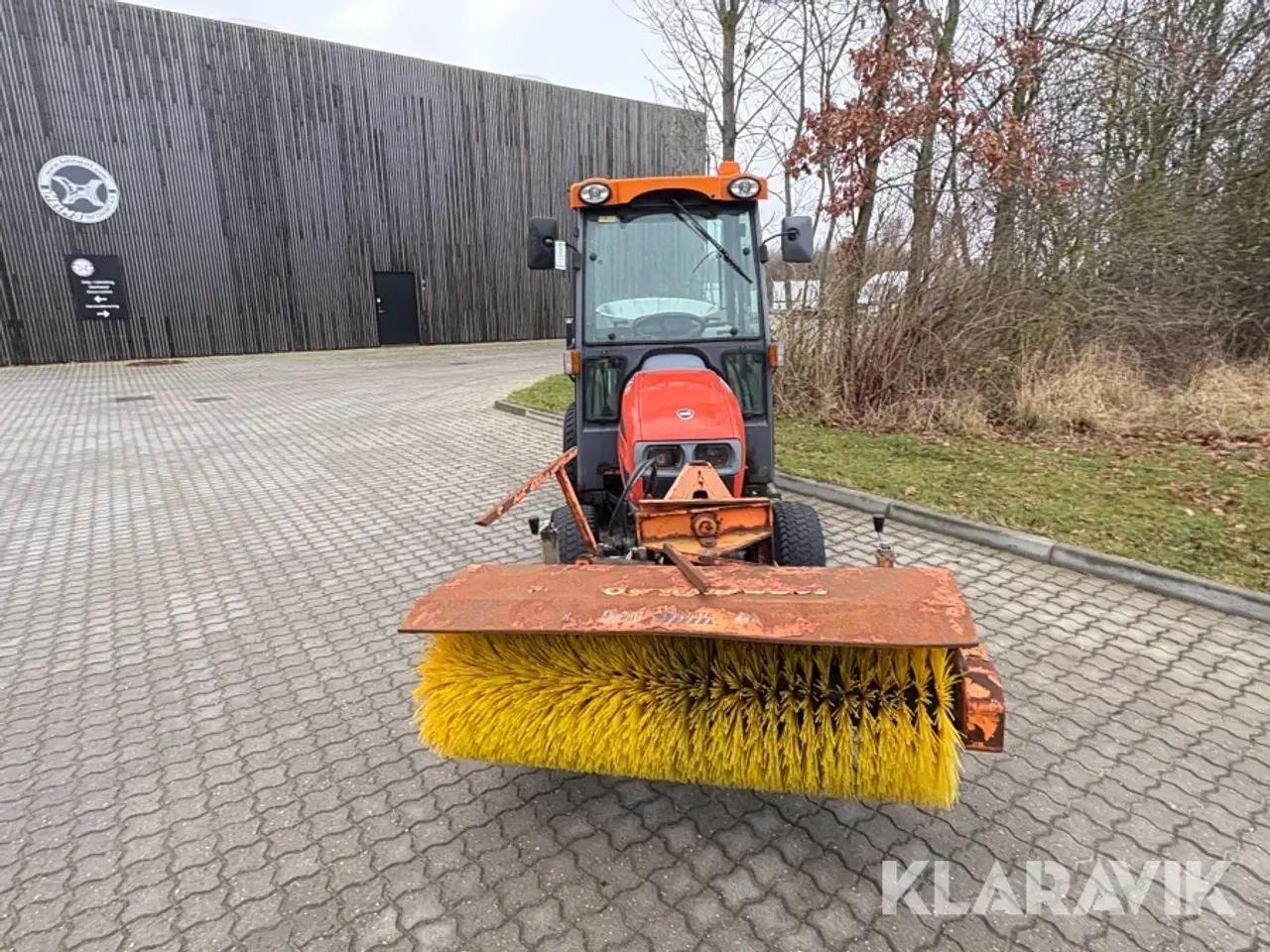 Billede 8 - Kompakttraktor med kost og spreder Kioti CK20 HST
