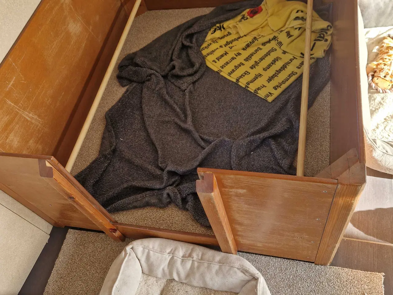 Billede 2 - Føde/hvalpekasse til stor hund