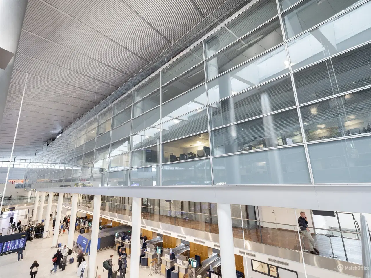 Billede 4 - Kontor i travle Terminal 3