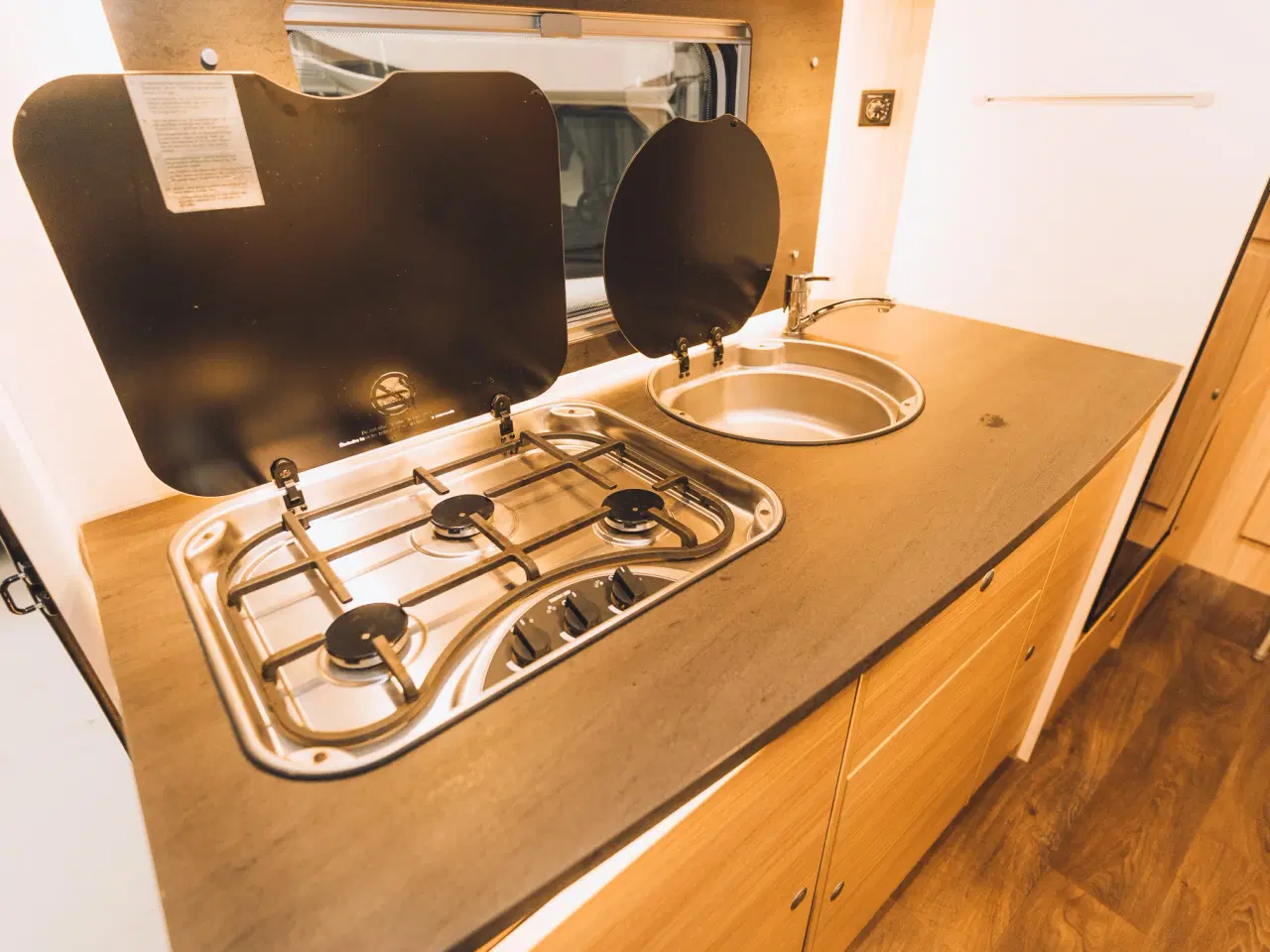 Billede 8 - Sunlight A70 - Familievenlig alkove-autocamper