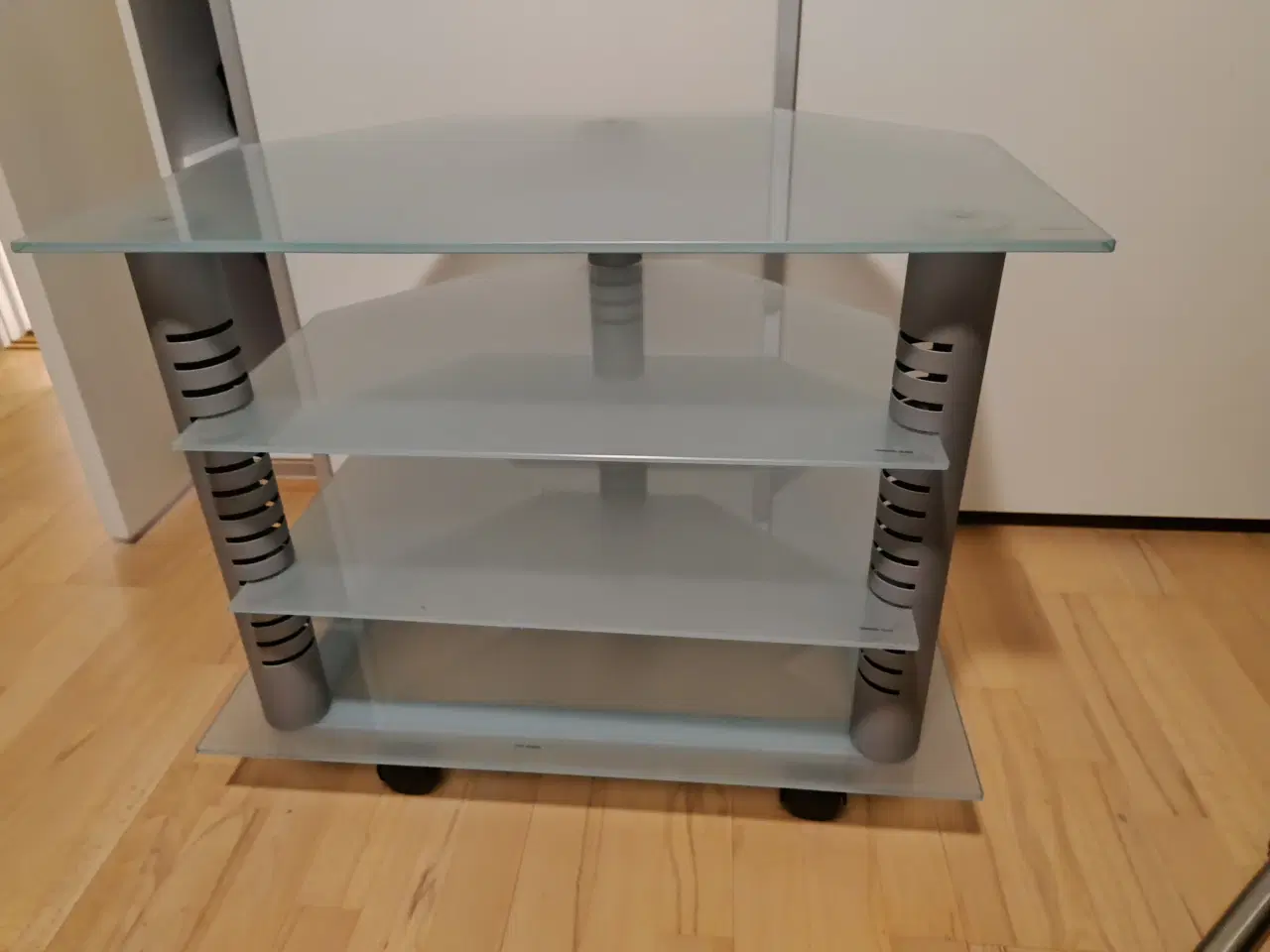 Billede 1 - TV-bord - flot