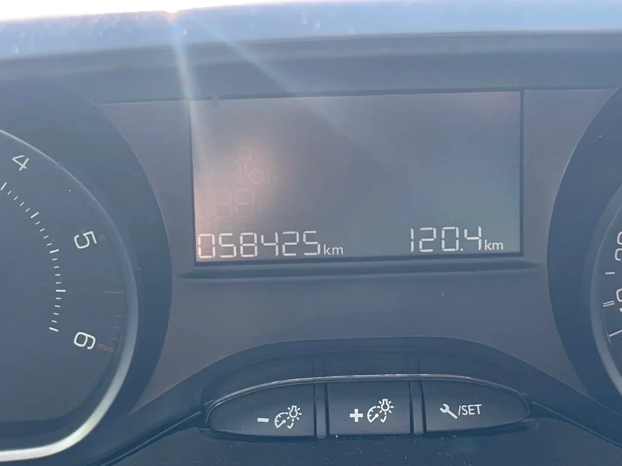 Billede 10 - Peugeot 208 1,6 BlueHDi 100 Allure Sky