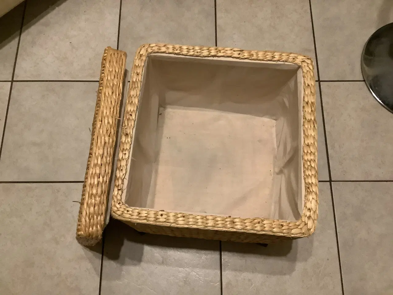 Billede 2 - Børnemøbel opbevaringsboks i flet og på hjul