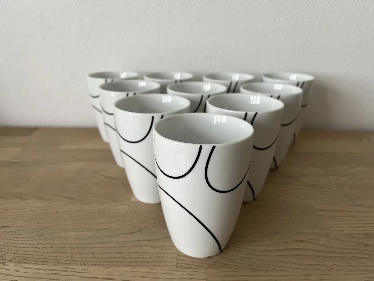 Billede 1 - MENU SORT KONTUR termokrus: 45 kr./stk.