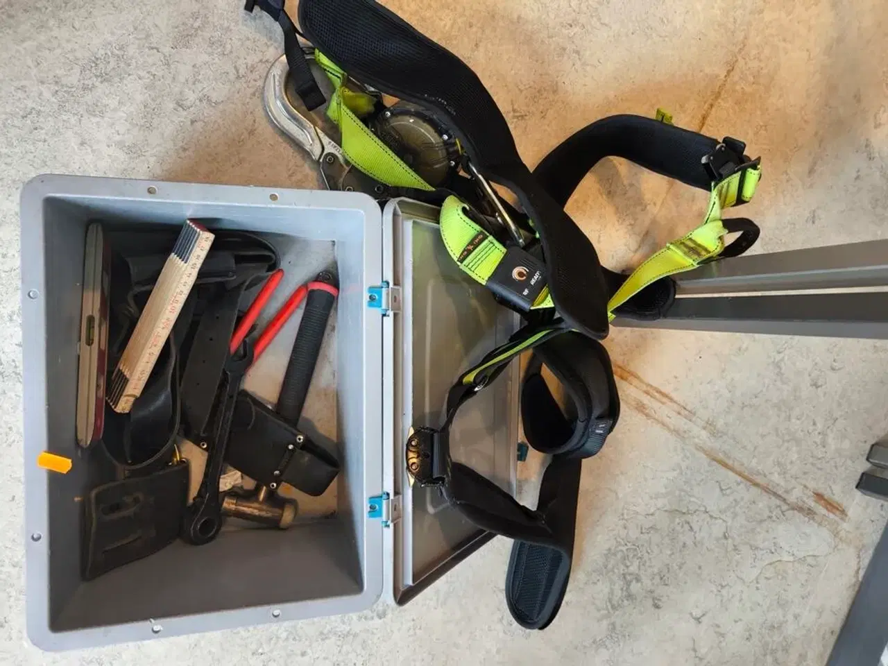 Billede 1 - Kasse m. sikringsgrej samt div.