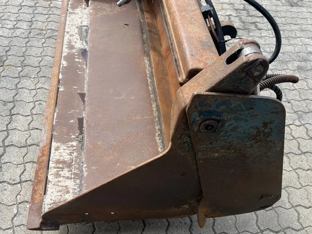 Billede 4 - - - - 190 cm 4i1 skovl med volvo l30 fæste