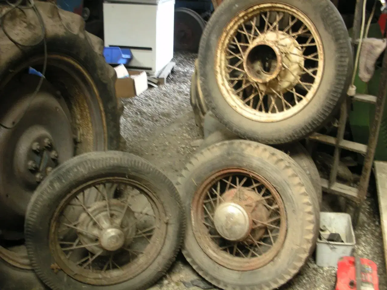 Billede 1 - 2 hjul ford a 1 hjul cevolet og 2 lygter