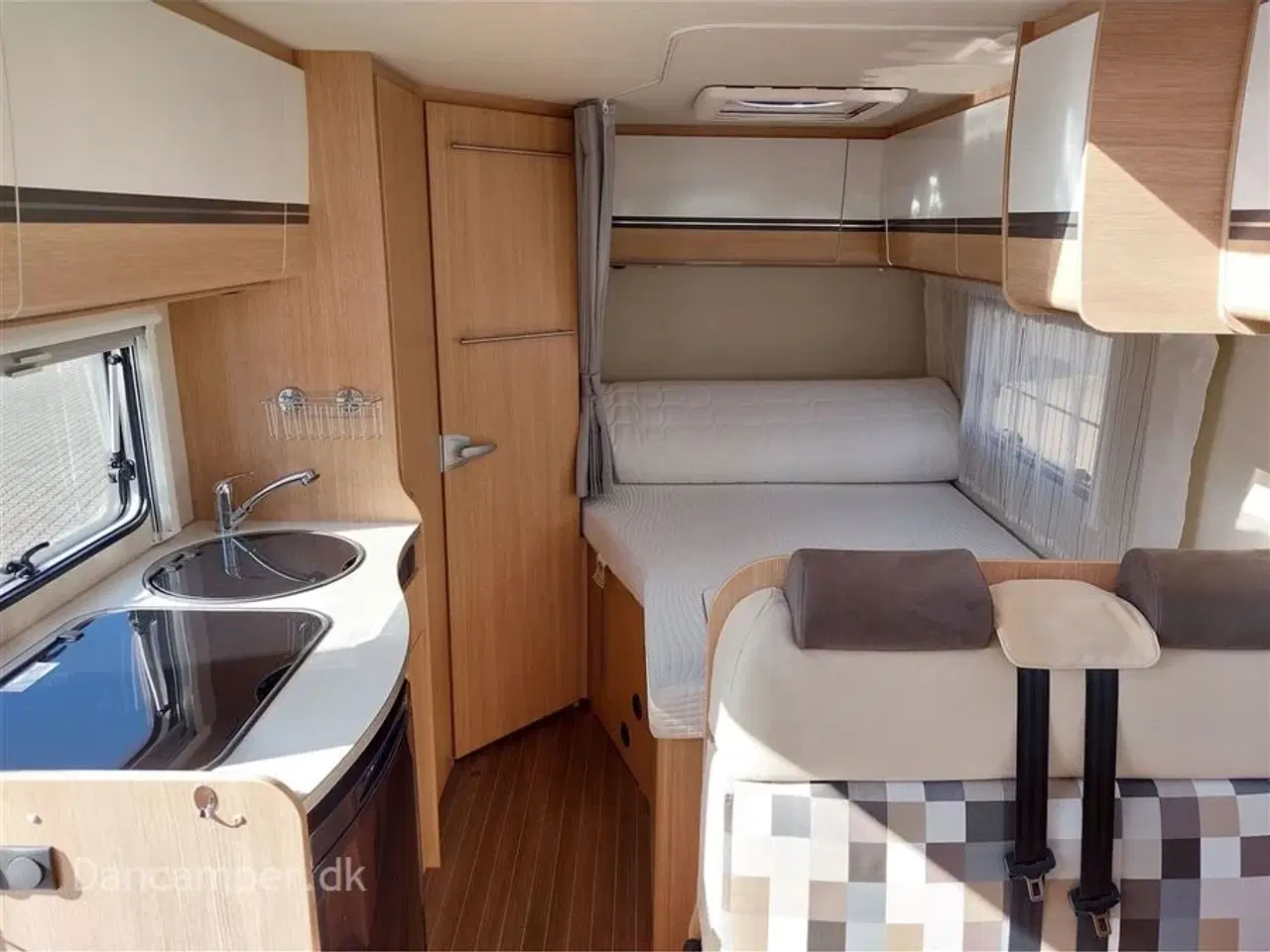 Billede 10 - 2018 - SunLight T 58   Sunlight T58 med solcelle, markise, cykelholder m.m.
