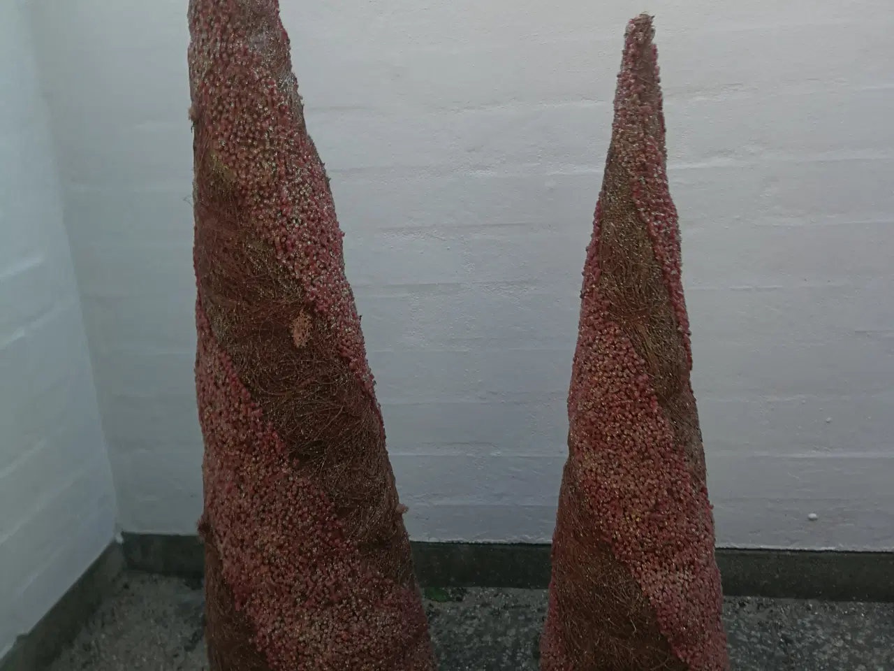 Billede 3 - Juledekoration, 2 stk som juletræer. Ny