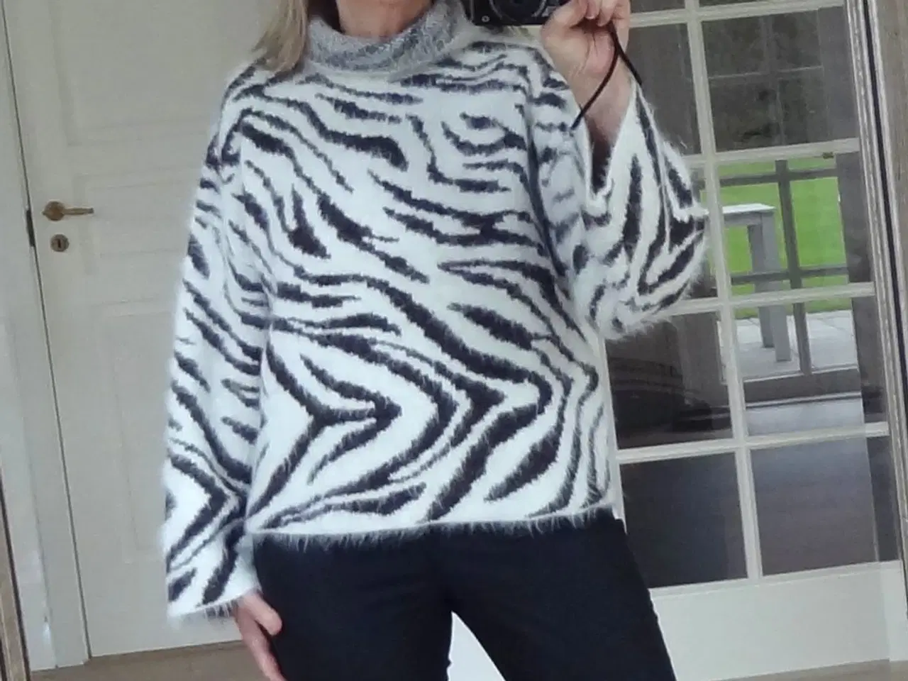Billede 1 - Sweater, Trøje, Bluse, H&M, Str S