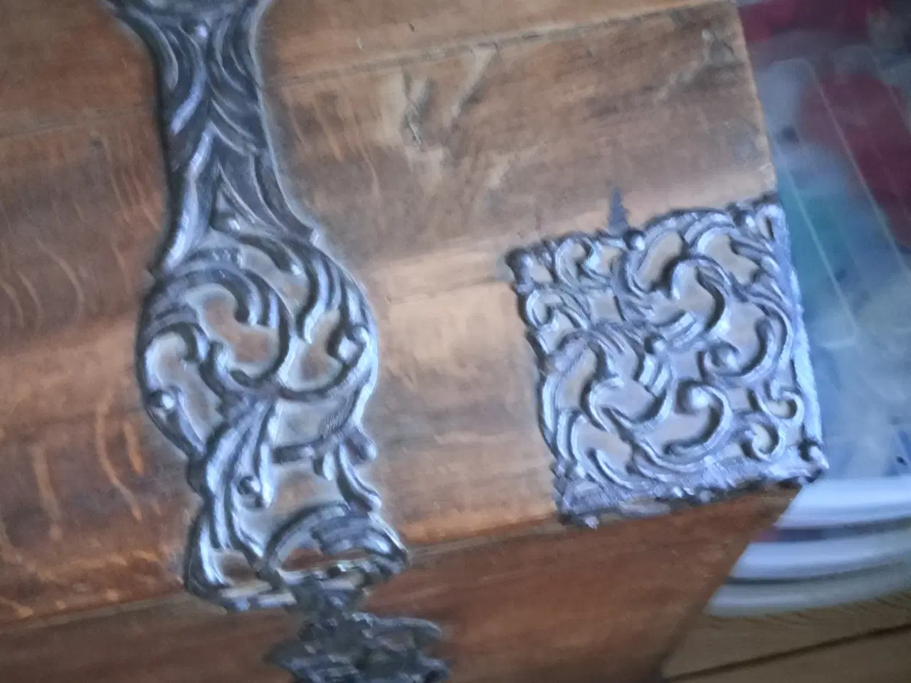 Billede 2 - Stor egetræs kiste med flotte beslag