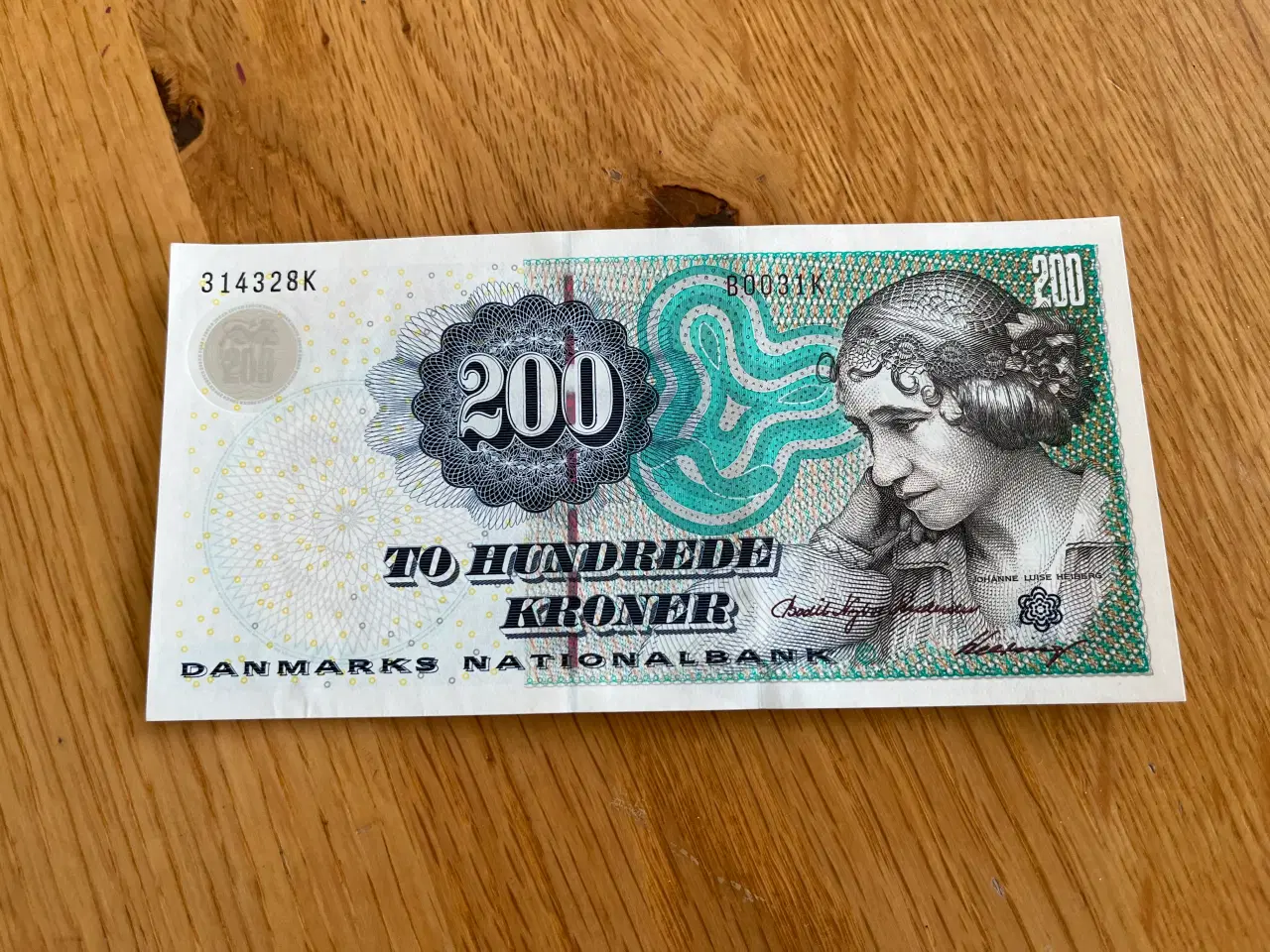 Billede 1 - Danmark, sedler, 200, 2003, Pæn og ufoldet 200 kr