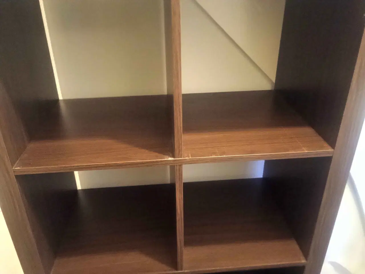 Billede 2 - Slidt IKEA Kallax 4X2 rum