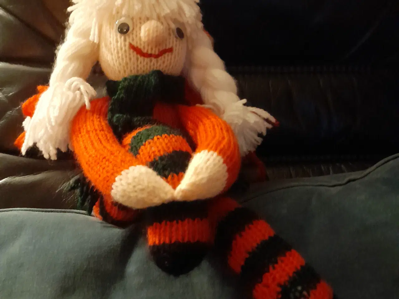 Billede 2 - Sød strikket nissepige.