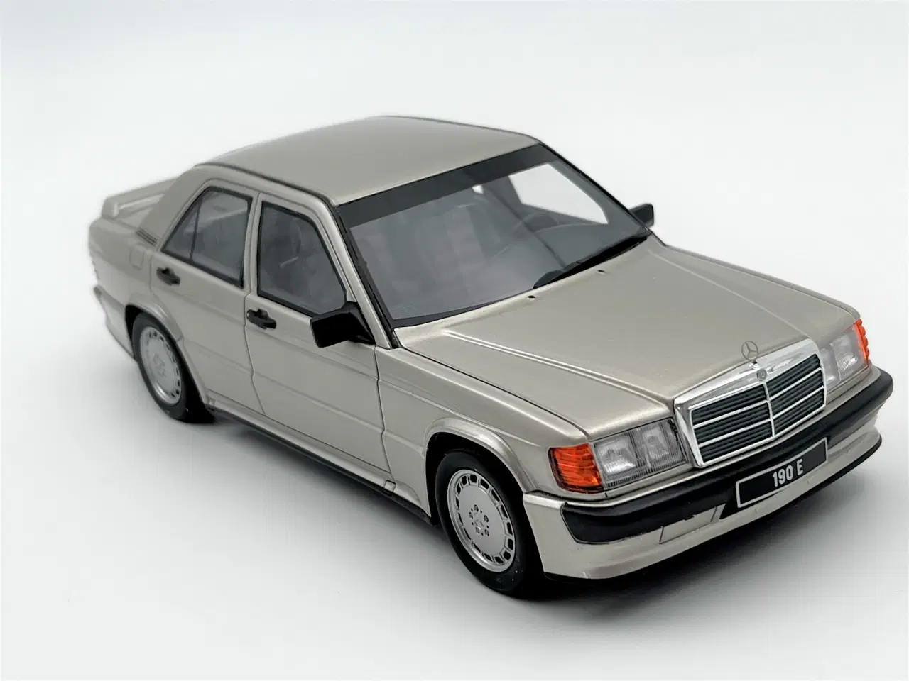 Billede 5 - 1988 Mercedes 190E 2,5 16v Limited Edition 1:18  