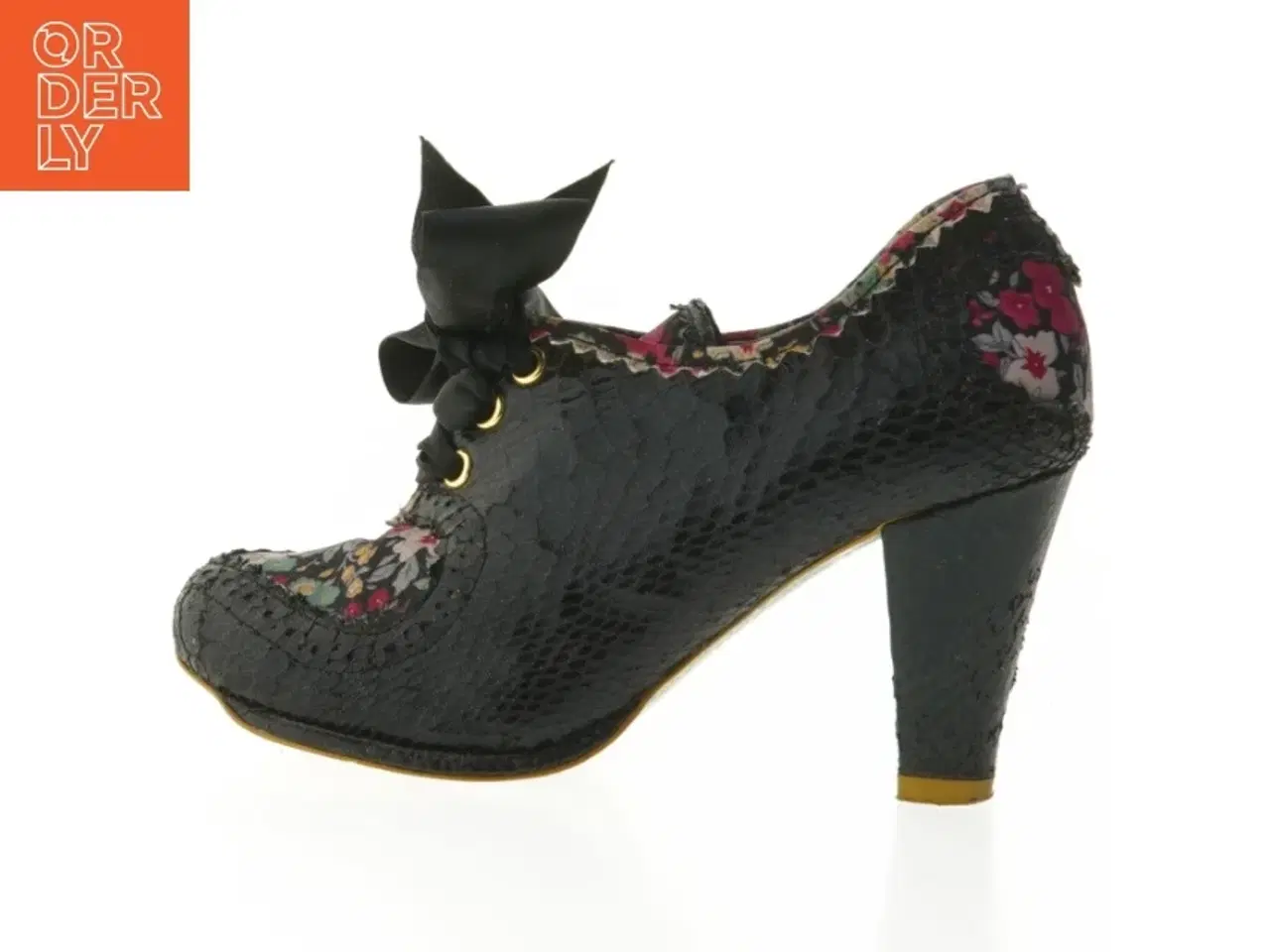 Billede 1 - Sort højhælet sko med blomster (str. 36 )