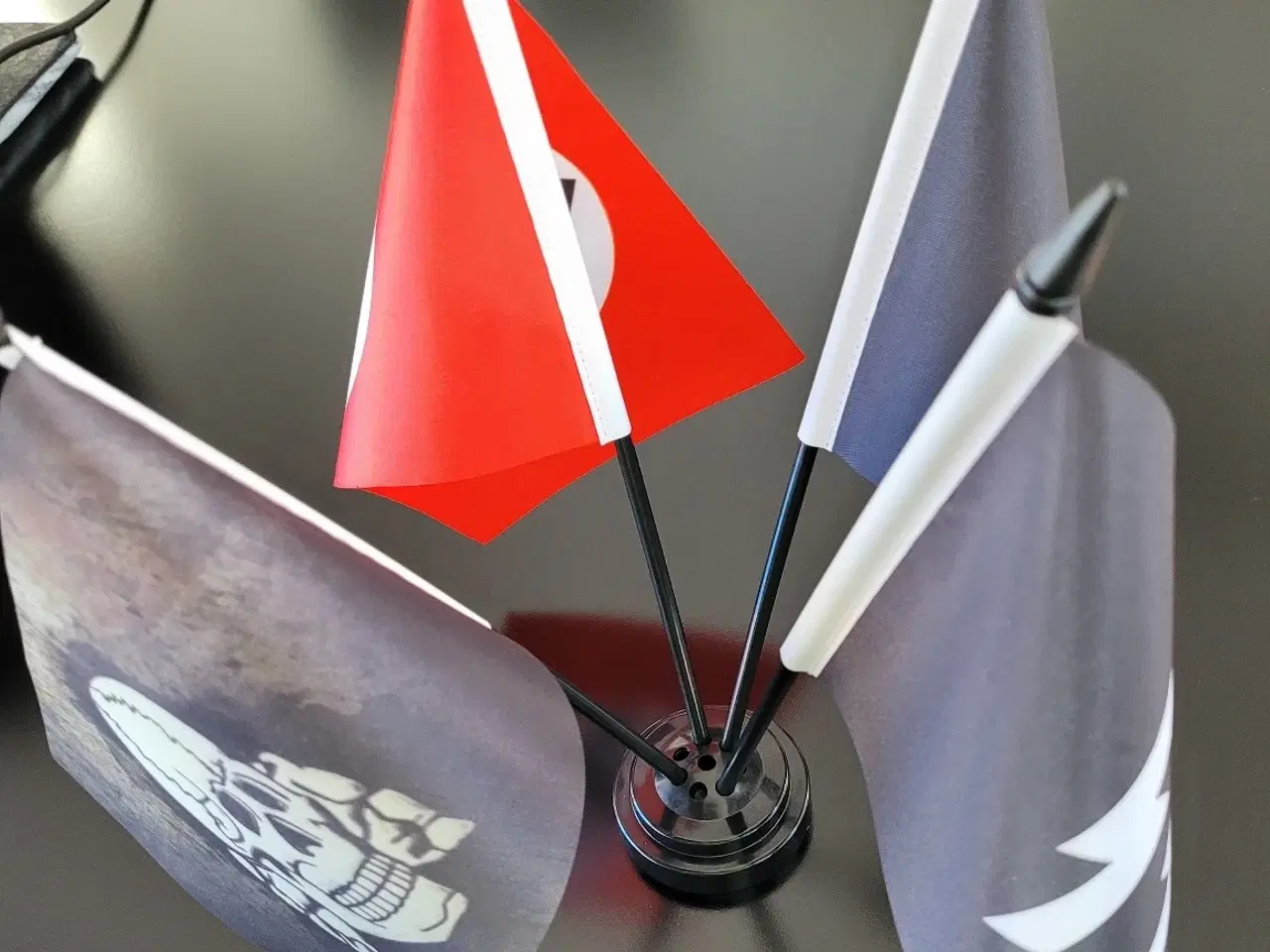 Billede 1 - 4 miniflag Tyskland WW2 med bordholder