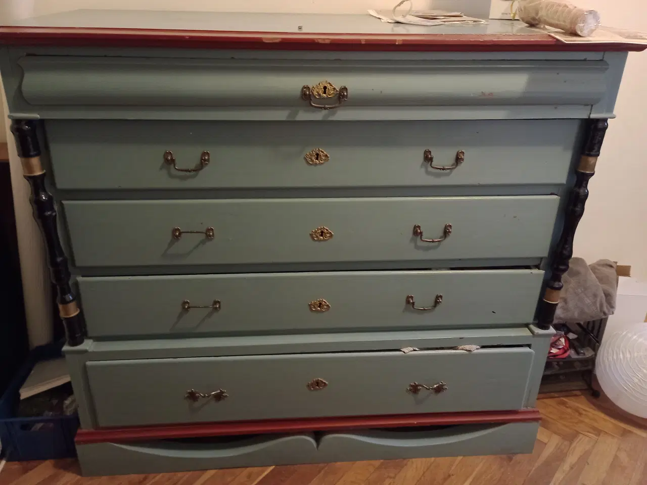 Billede 1 - Kommode med slidt maling 