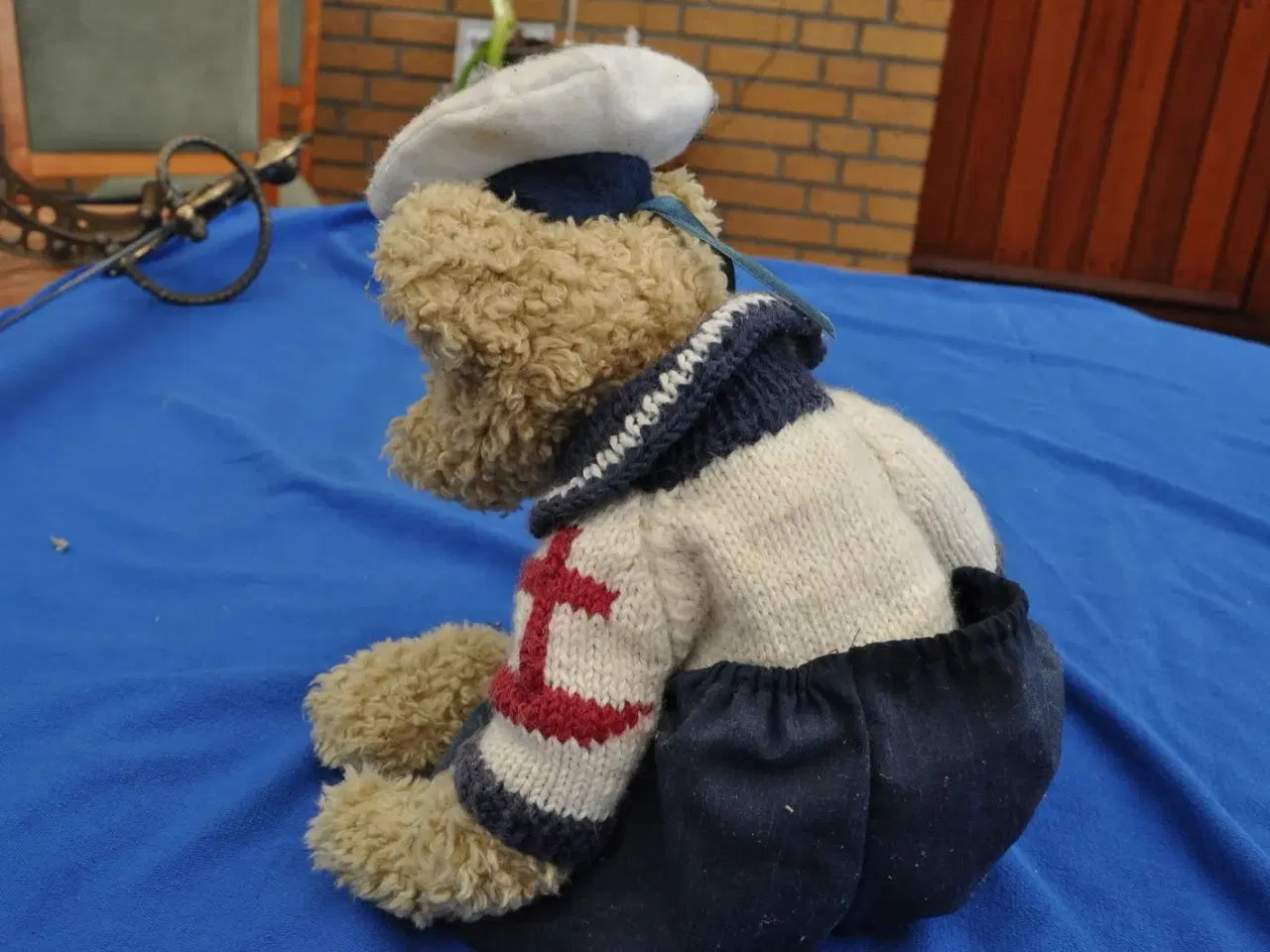 Billede 2 - Bamsen har besøgt politimesteren 