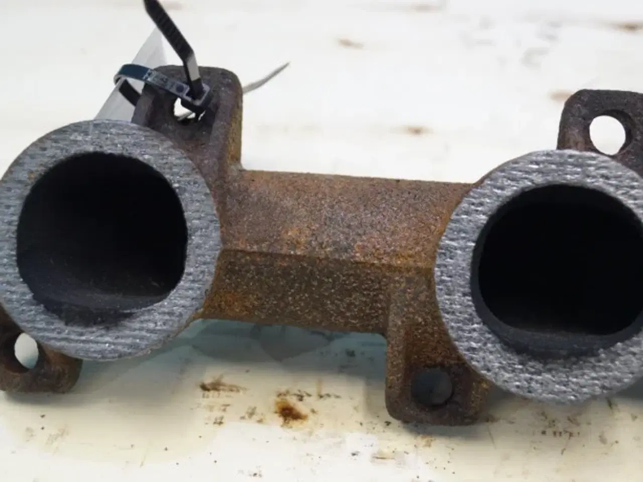 Billede 2 - Ford 675TA Udstødningsmanifold 82850578