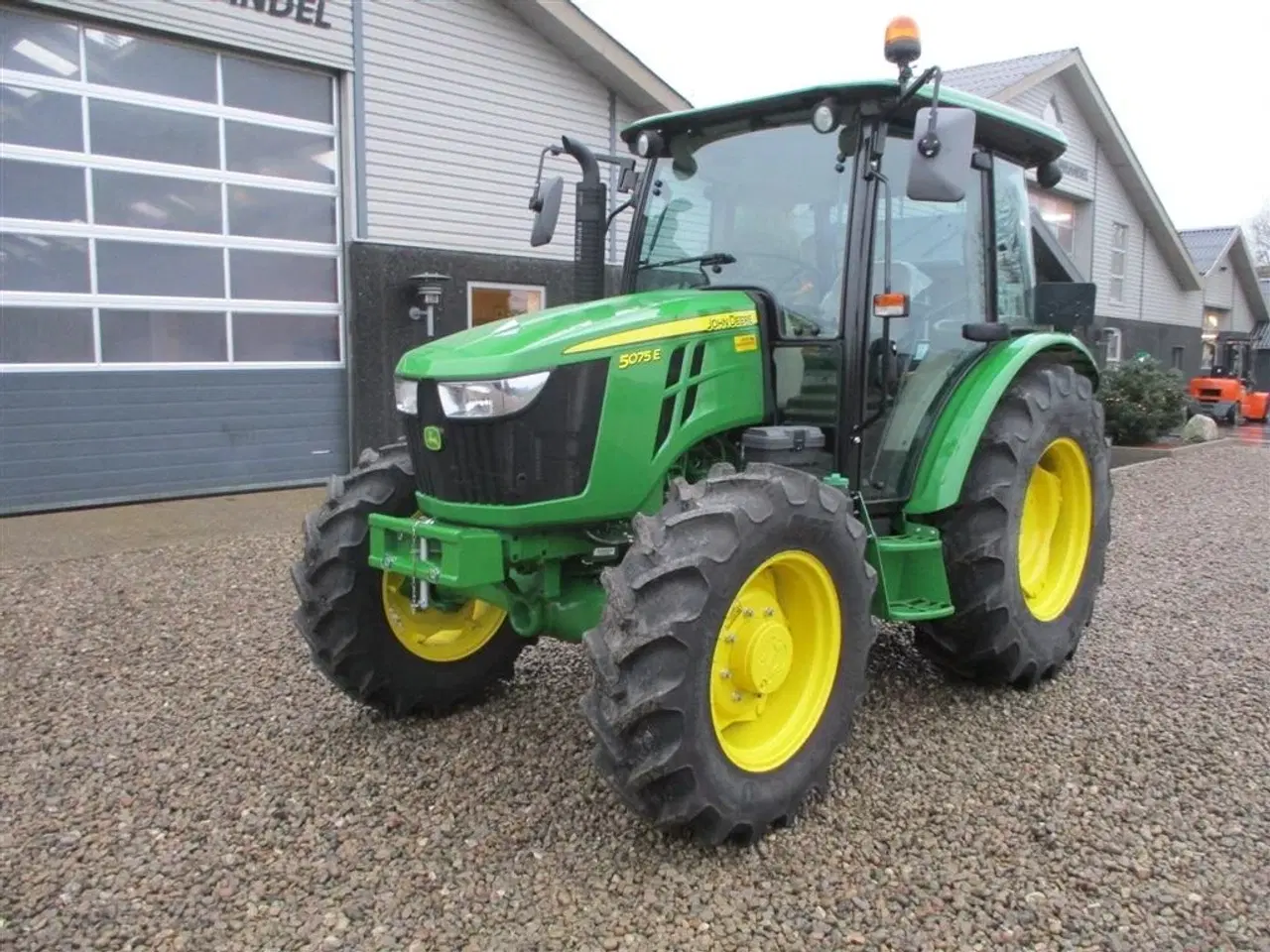 Billede 11 - John Deere 5075E  med koblings frit vendergear ved rattet og 40kmt gearkasse