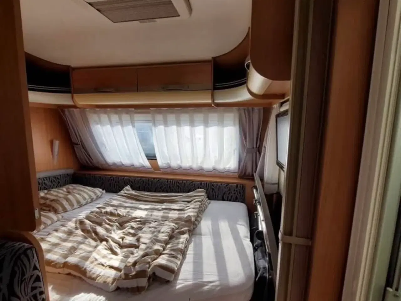 Billede 2 - Campingvogn med 3 køjer 