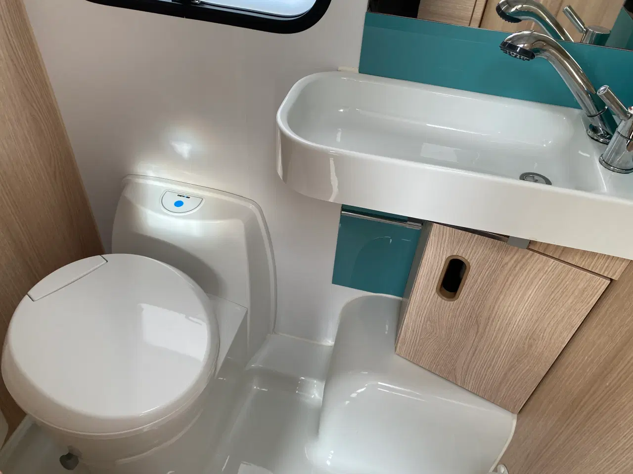 Billede 12 - Adria Aviva 400 DK KØJEVOGN