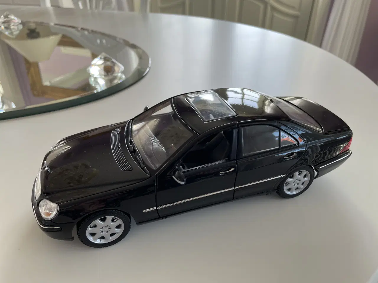 Billede 2 - Flot Mercedes S-Klasse w220 1:18 sendes fragtfri