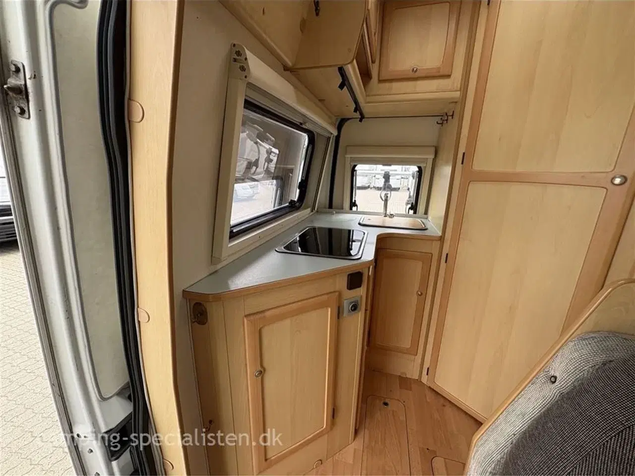 Billede 2 - 2007 - Fiat DUCATO   Pæn og velholdt camper med sjov indretning fra 2007. hos Camping-Spercialisten