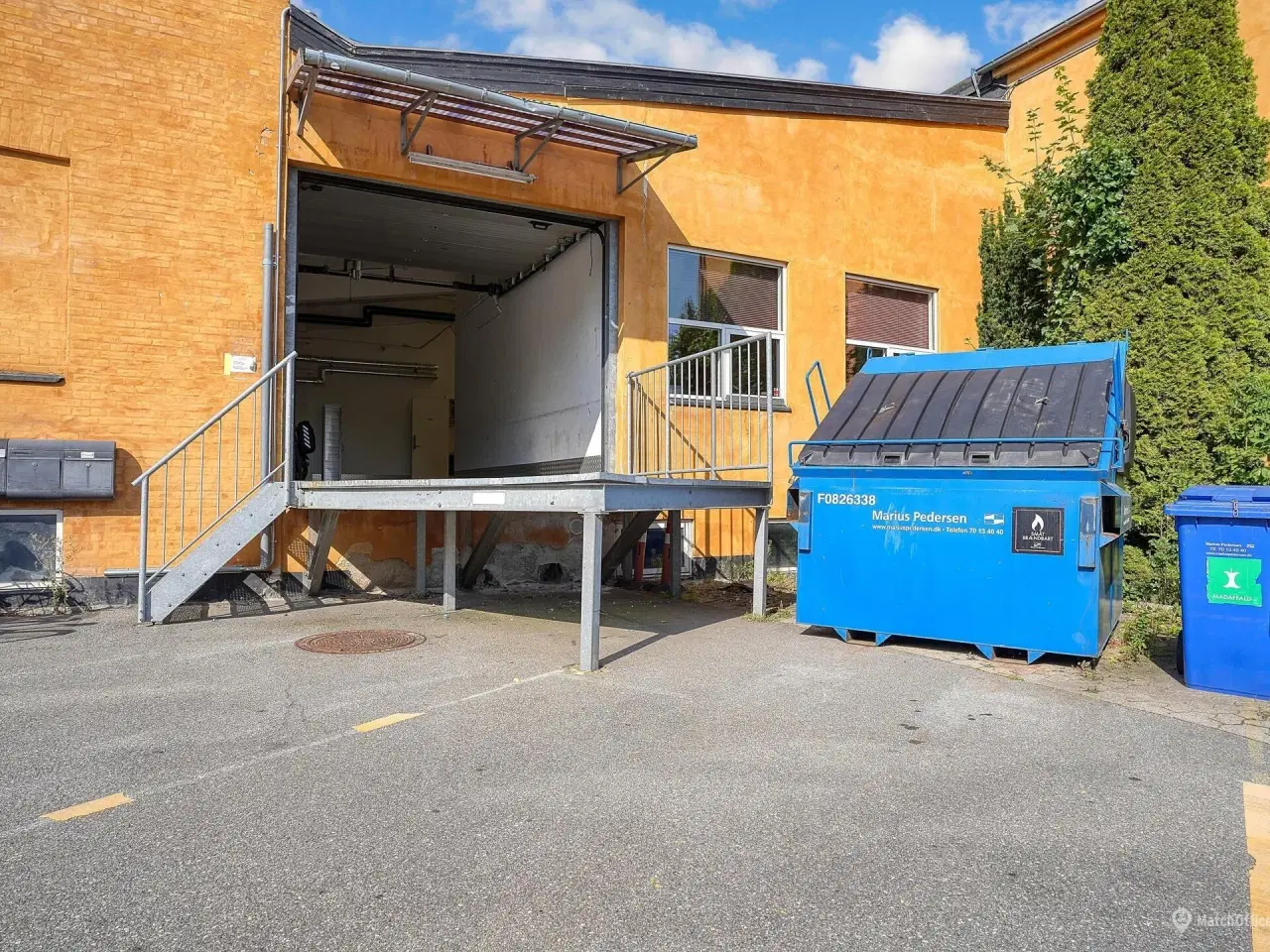 Billede 1 - Højloftet lagerlejemål velbeliggende i Søborg tæt på Hillerødmotorvejen og Ringvejen